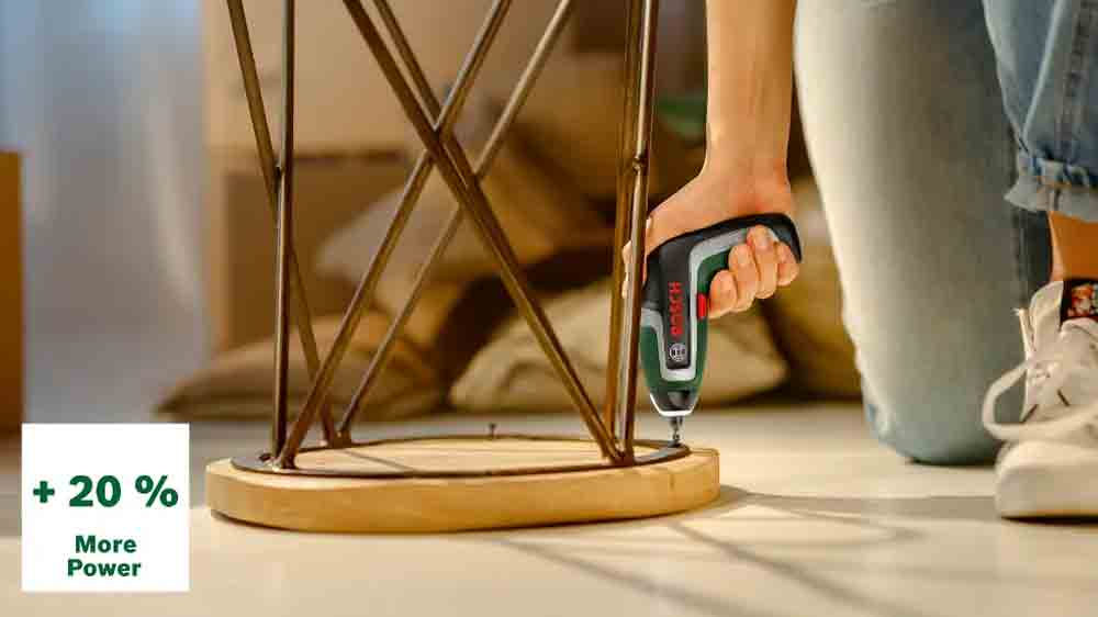 Akumul&aacute;torov&yacute; &scaron;roubov&aacute;k Bosch IXO 7 při&scaron;roubov&aacute;v&aacute; podnož stolku_02