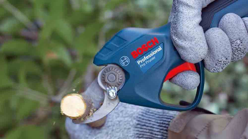Detail řezu s nůžkami Bosch Pro Pruner_03