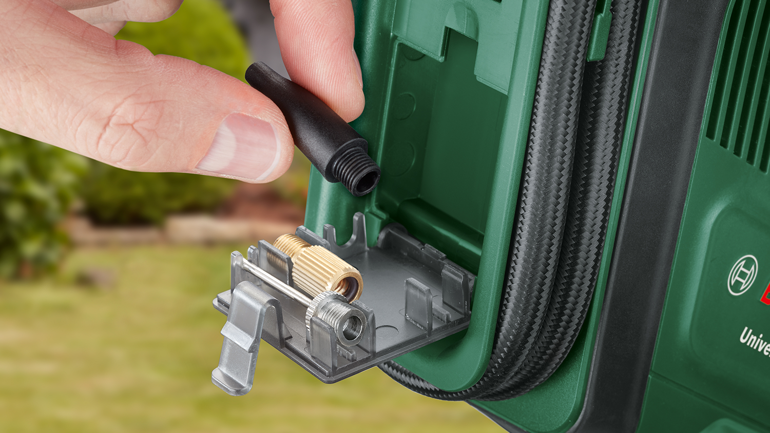 Akumul&aacute;torov&aacute; hustilka Bosch UniversalPump 18V detail &uacute;ložn&eacute;ho prostoru