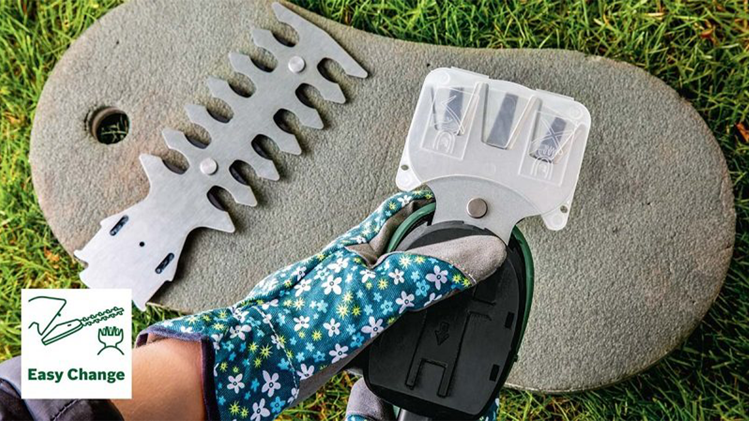Výměna nástavců u nůžek na trávu a keře Bosch AKU EasyShear 0.600.833.303