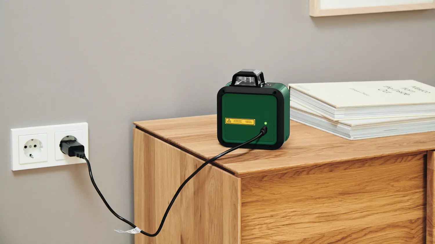 Dobíjení akumulátoru laseru Bosch PLL360-15G-Basic