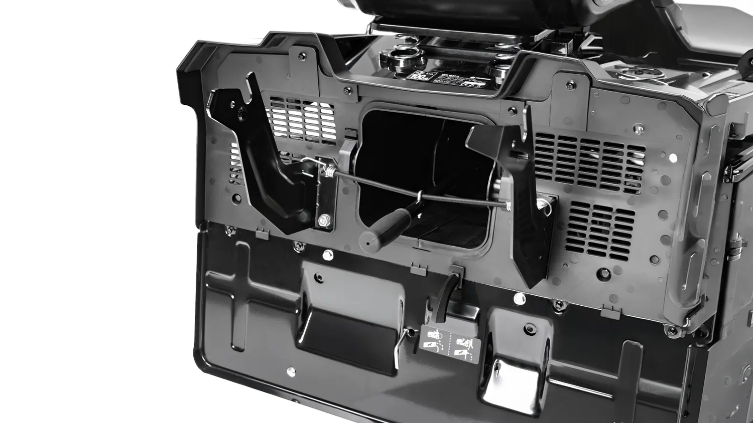 Mulčovac&iacute; sada Fieldmann FZTR 9002 86 cm připevněn&aacute; k zahradn&iacute;mu traktoru
