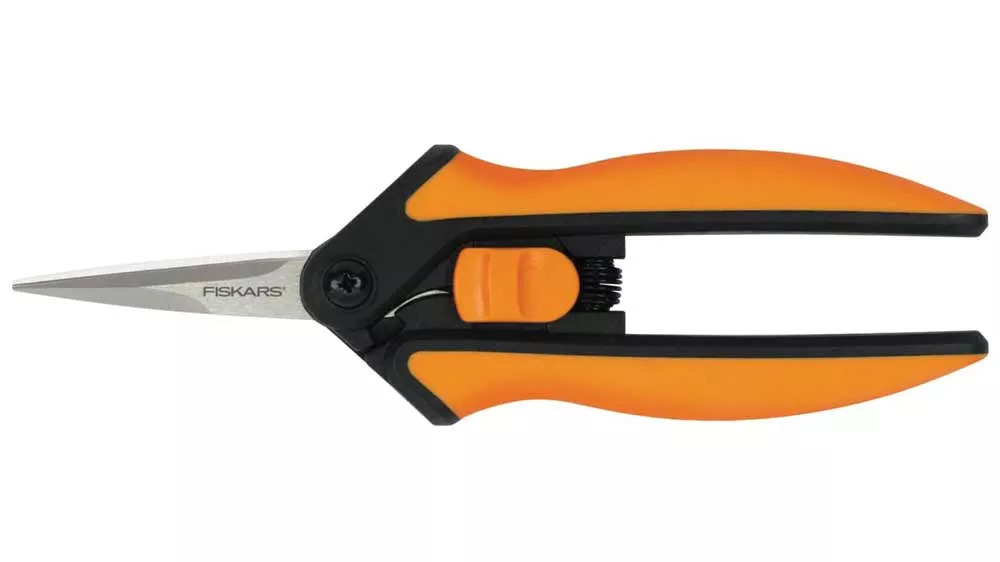 Prostřihávací špičaté zahradní nůžky Fiskars Solid SP130 _01