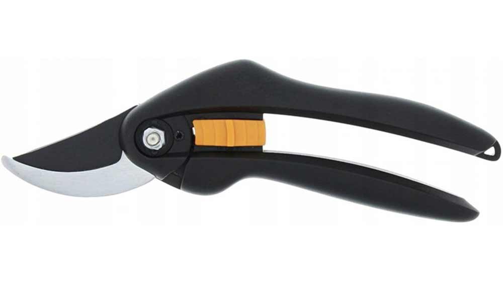 Zahradní nůžky Fiskars SingleStep P26 1000567 zavřené zámkem_01