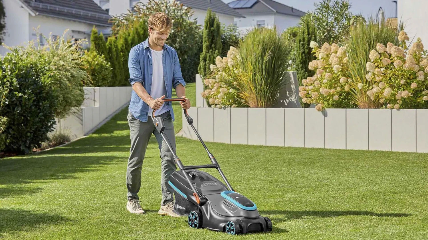 Akumulátorová kosačka Gardena PowerMax 37/36V s ikonami
