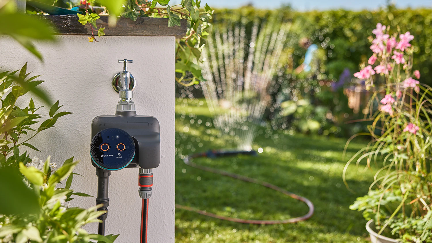 Smart zavlažovacího počítače Gardena Dual na vodovodním kohoutku