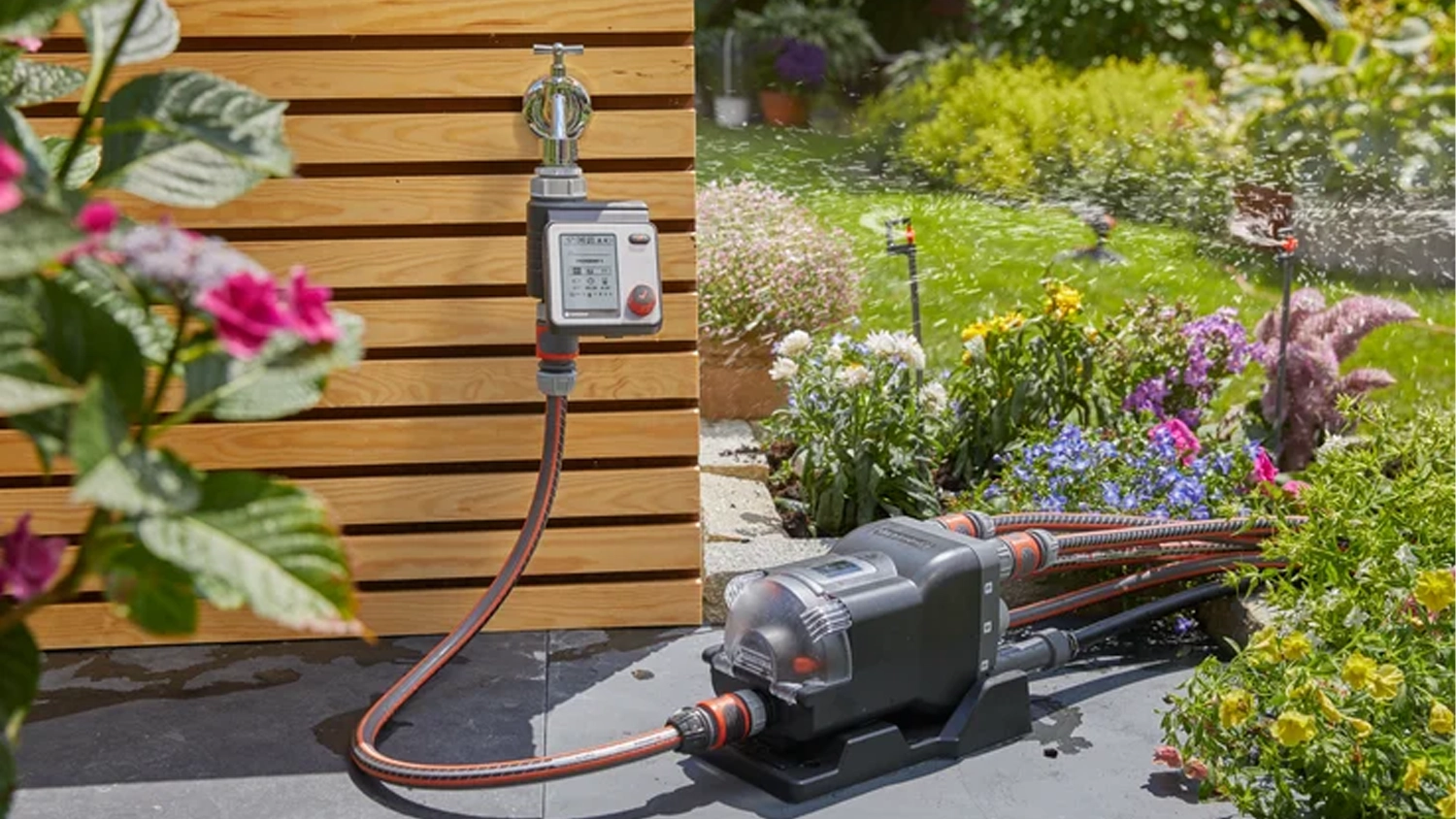 Rozdělovač vody GARDENA připojen&iacute; na zavlažovac&iacute; poč&iacute;tač