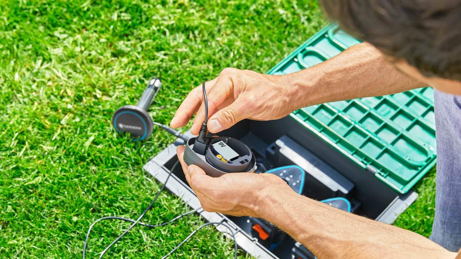 Propojen&iacute; ř&iacute;dic&iacute; jednotky GARDENA s čidlem půdn&iacute; vlhkosti GARDENA