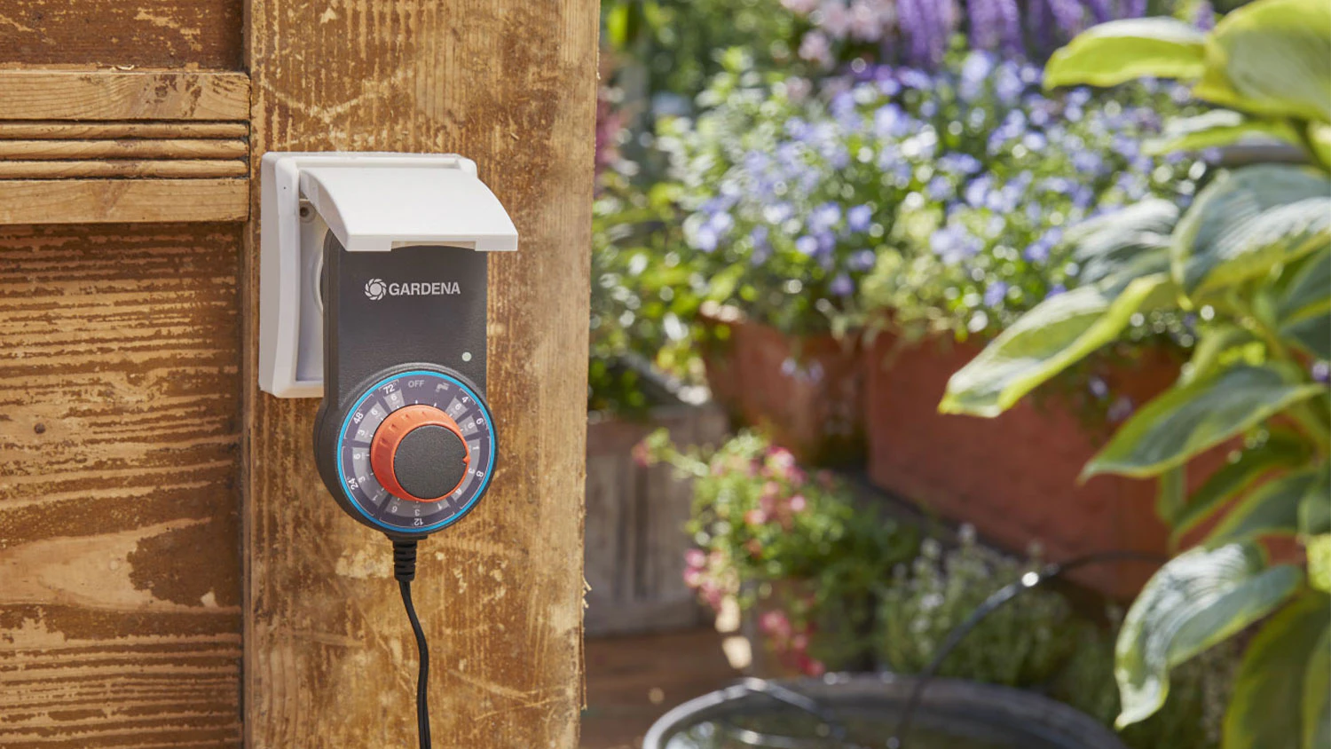 Zavlažovanie Gardena zapojené do elektrickej siete v záhrade
