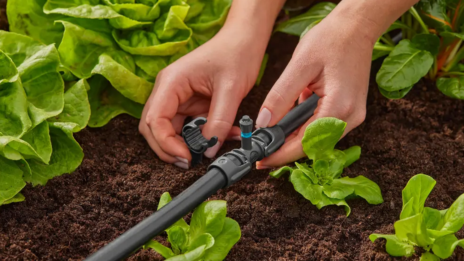 T-kus pro rozpra&scaron;ovac&iacute; trysky Gardena MDS 13 mm při instalaci v z&aacute;honě