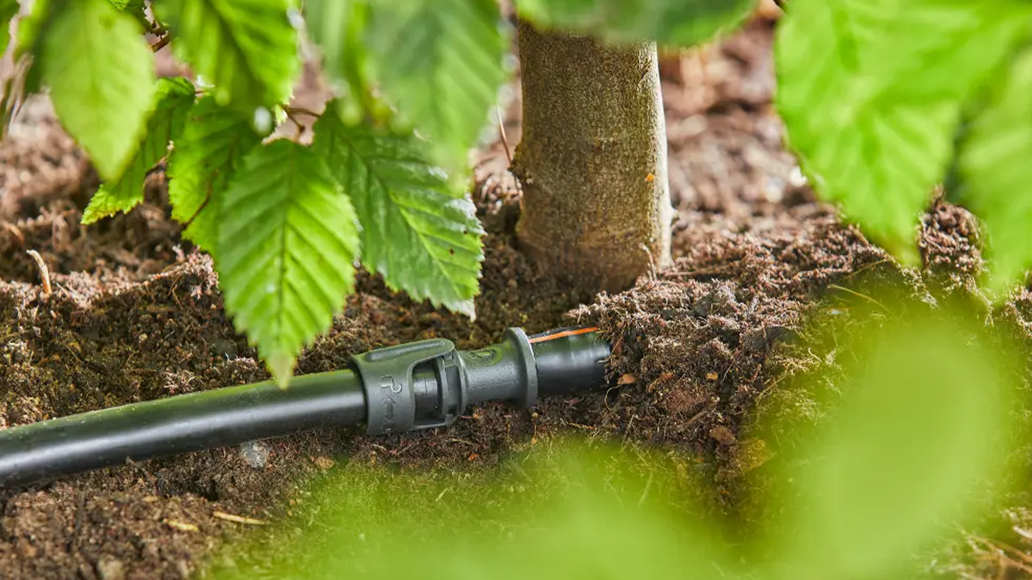 Univerz&aacute;lna spojka Gardena MDS 13 mm (1/2) pri in&scaron;tal&aacute;cii do syst&eacute;mu Micro-Drip