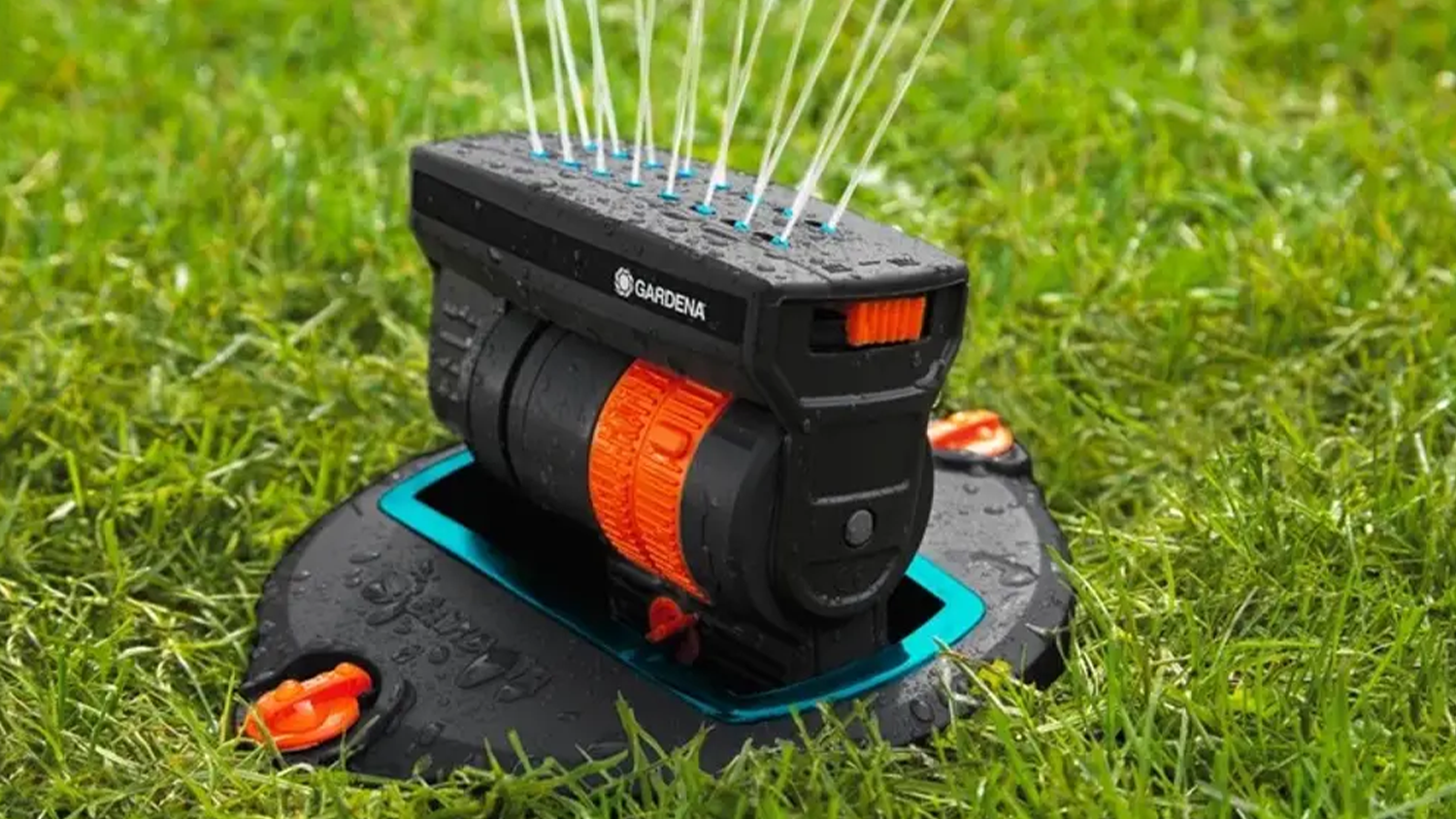 Upevňovac&iacute; deska Gardena AquaPrecise instalovan&aacute; pod zavlažovačem