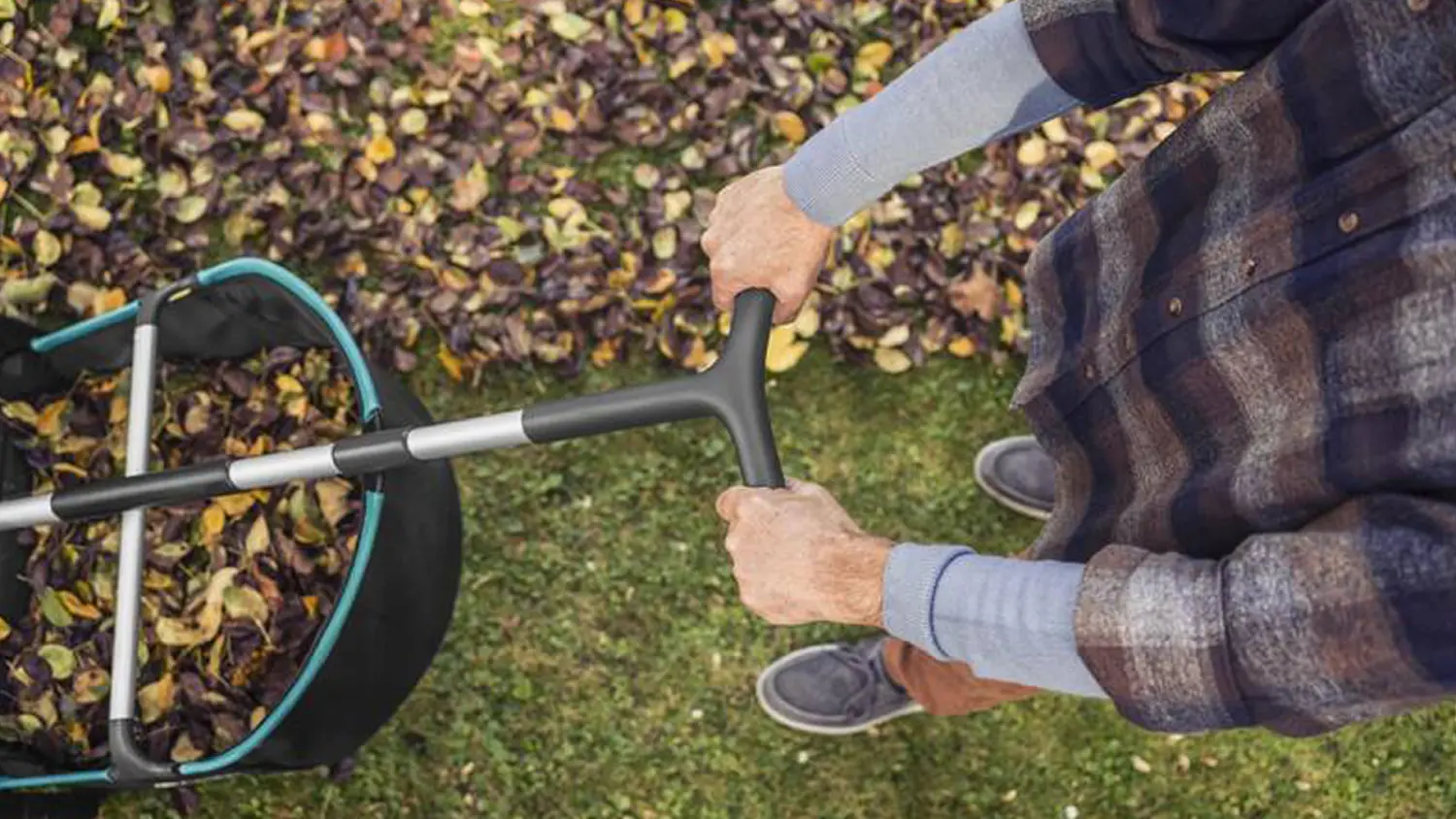 Ergonomická rukojeť sběrače listí a trávy Gardena 03565-20