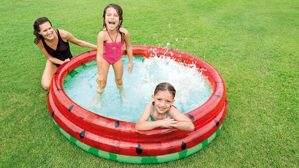 Děti koupající se v bazénu Intex Watermelon Pool_02