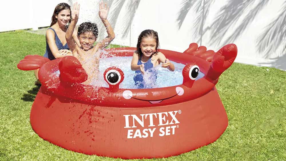 Děti koupající se v bazénu Intex Happy Crab Easy Set_02