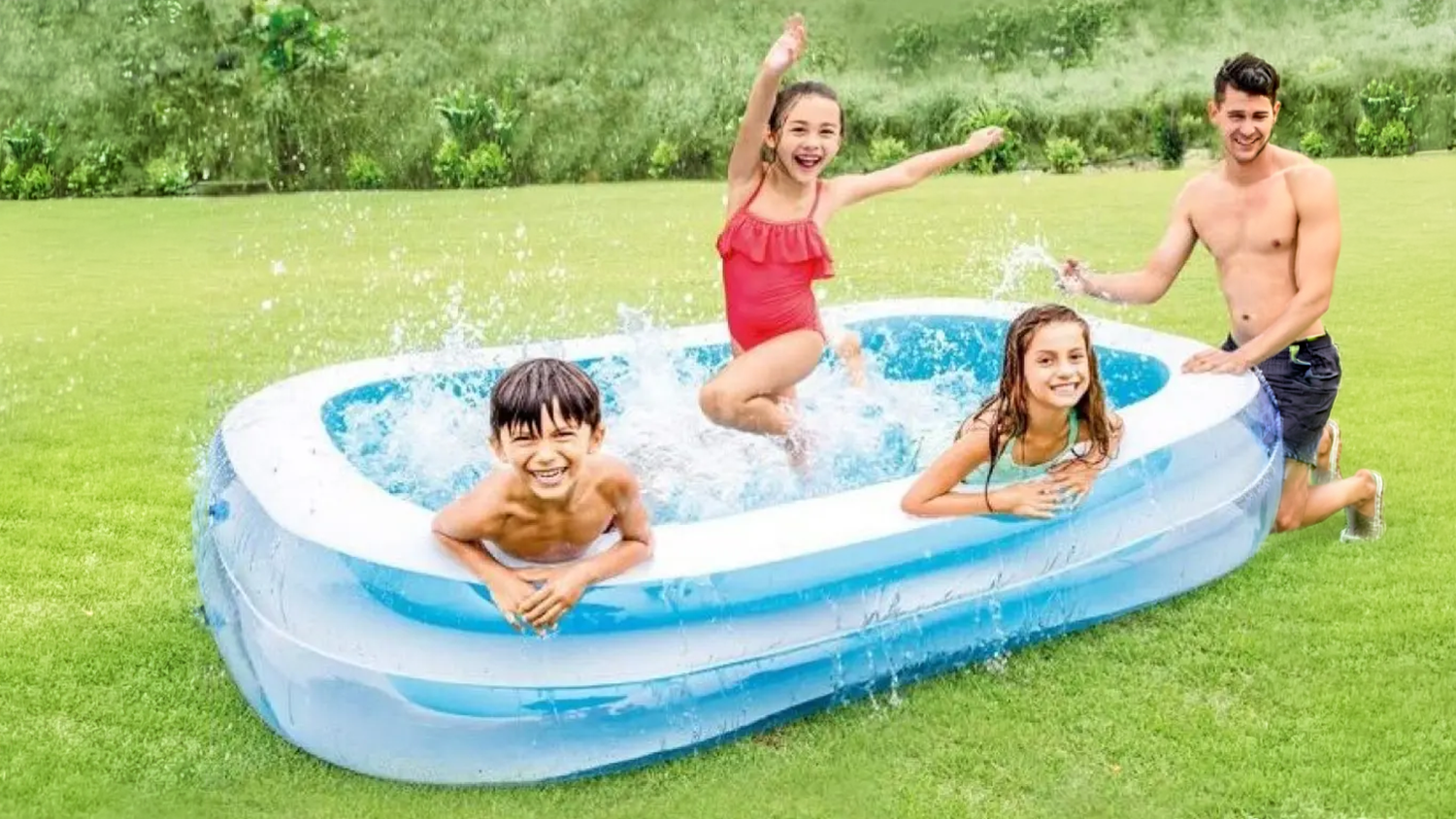 Rodinný bazén Intex Obdélníkový na zahradě s veselými dětmi