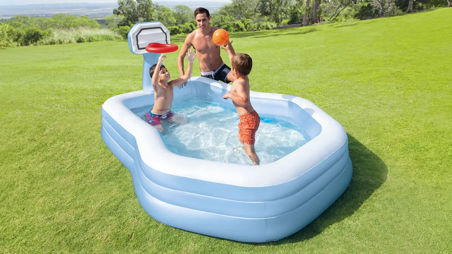 Bazén rodinný Intex 2,57 × 1,88 × 1,3 m na zahradě s dětmi