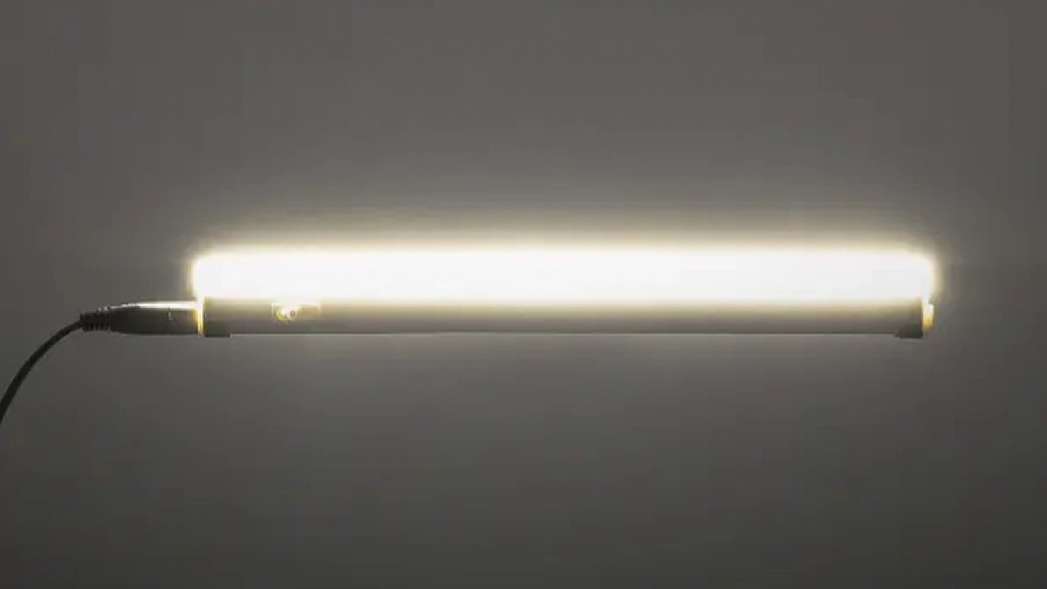 Linern LED svtidlo Retlux RLL 503 T5 4W 30cm při svcen v interiru