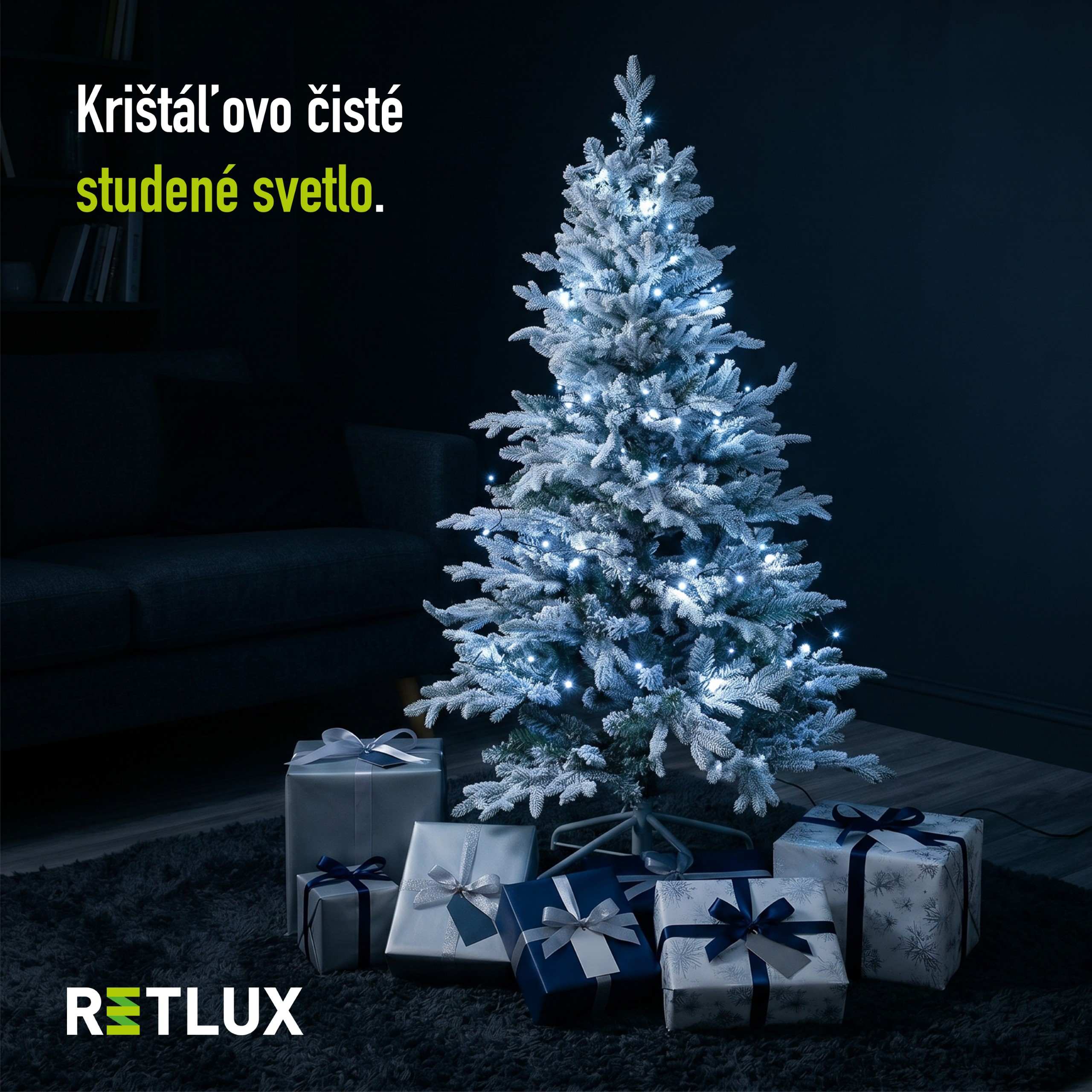 Vianočný stromček ozdobený vianočnou reťazou RETLUX RXL 201