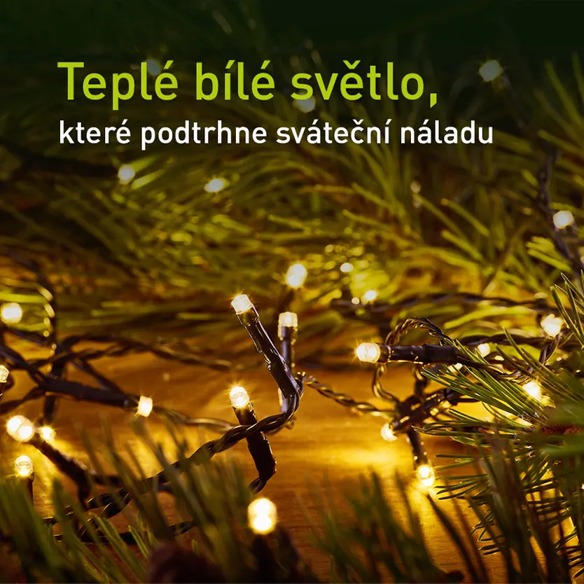 Detailní pohled na teplé bílé LED diody vánočního řetězu RETLUX RXL 205