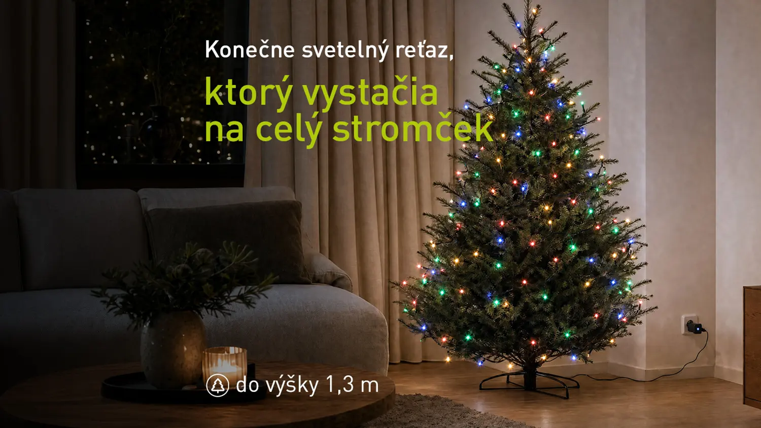 Svetelná reťaz RETLUX na vianočnom stromčeku v obývačke