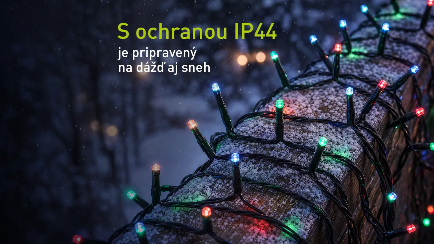 Priblížený pohľad na vodoodolnú vianočnú reťaz na zábradlí