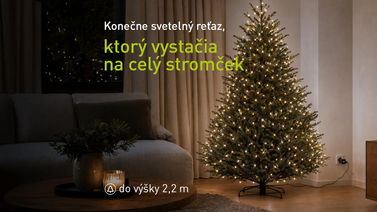 Světelný řetěz RETLUX na vánočním stromečku v obývacím pokoji