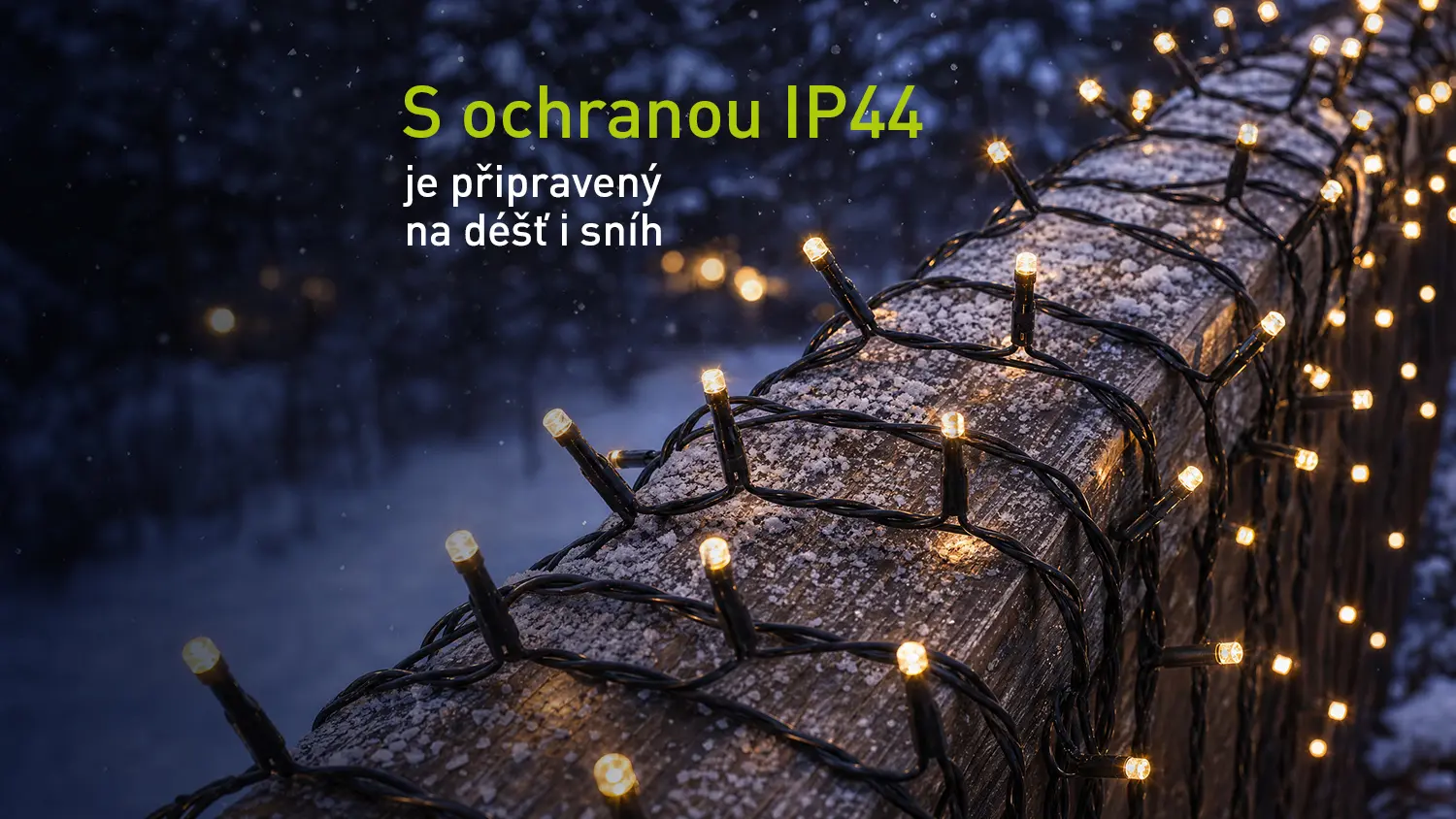 Přiblížený pohled na voděodolný vánoční řetěz na zábradlí