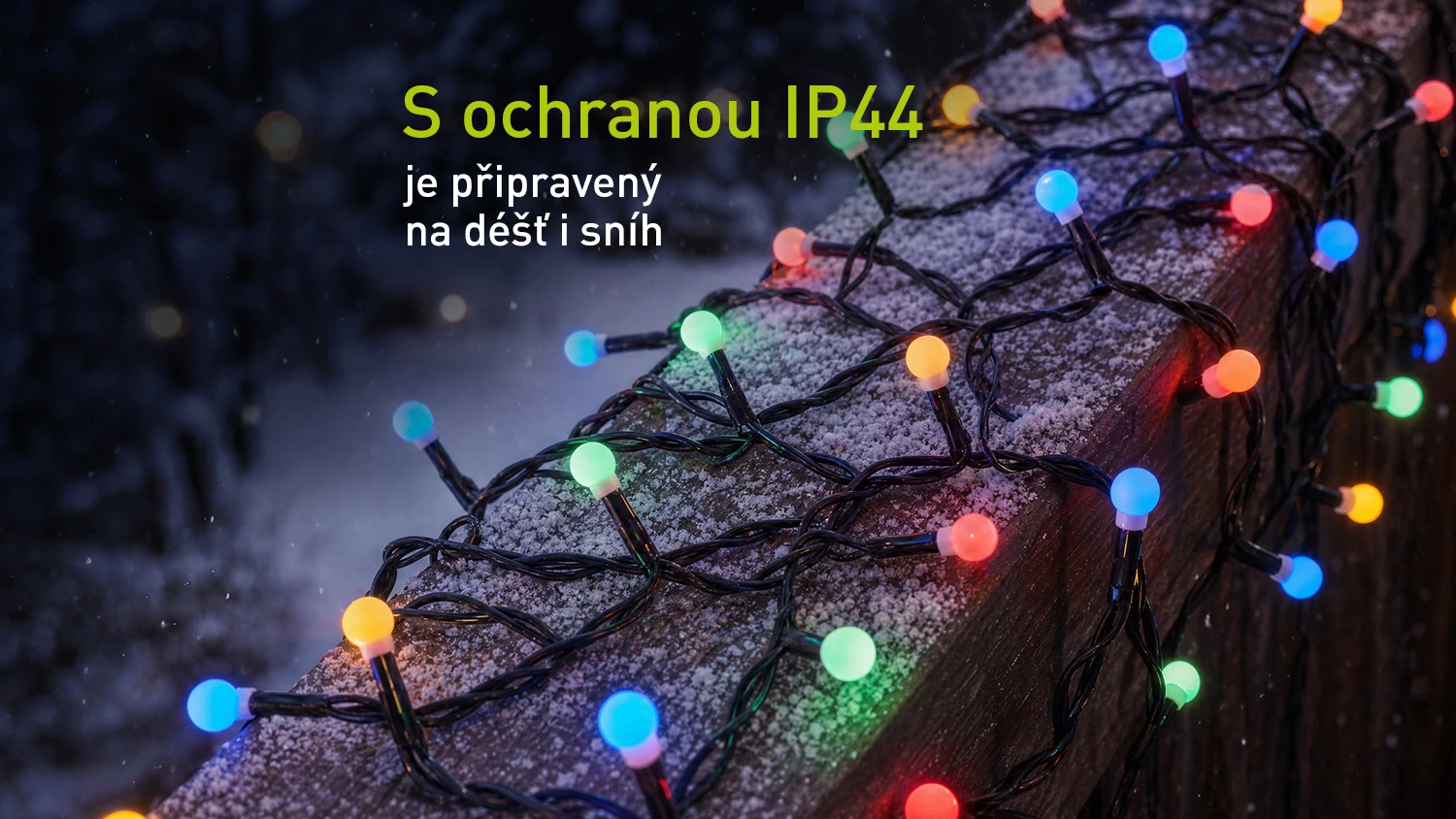 Přiblížený pohled na voděodolný vánoční řetěz na zábradlí