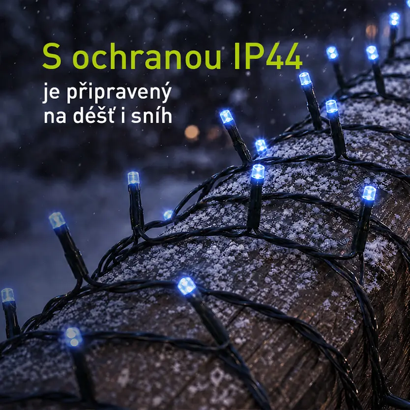 Vánoční řetěz RETLUX omotaný na zábradlí balkonu