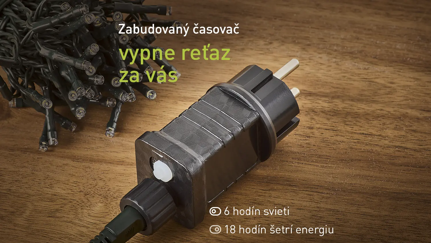Napájací adaptér pri vianočnej reťazi so zabudovaným časovačom
