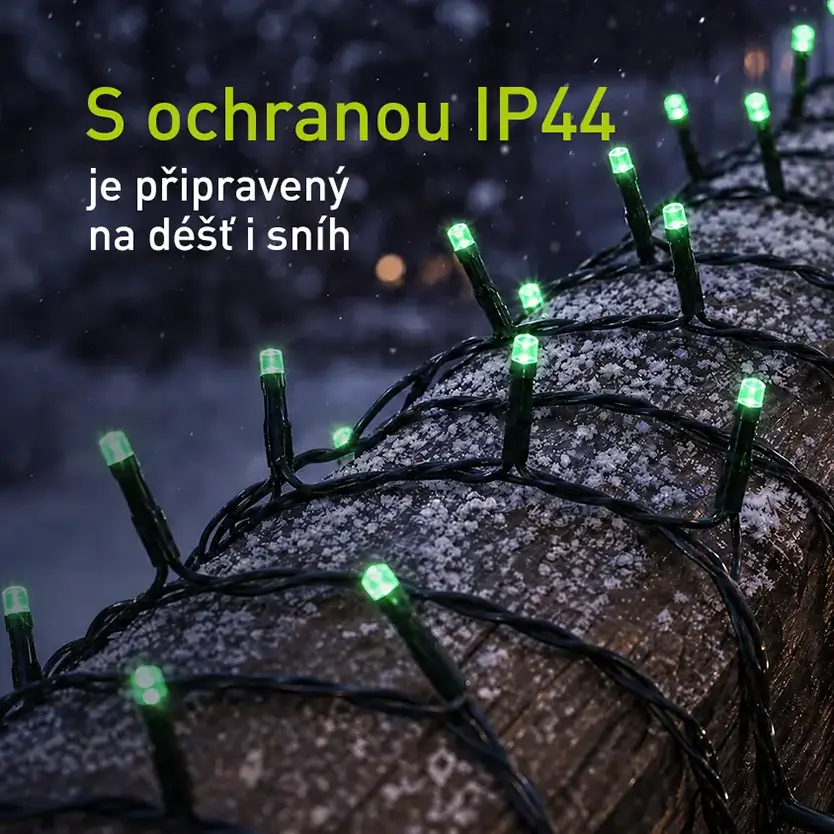 Vánoční řetěz RETLUX omotaný na zábradlí balkonu