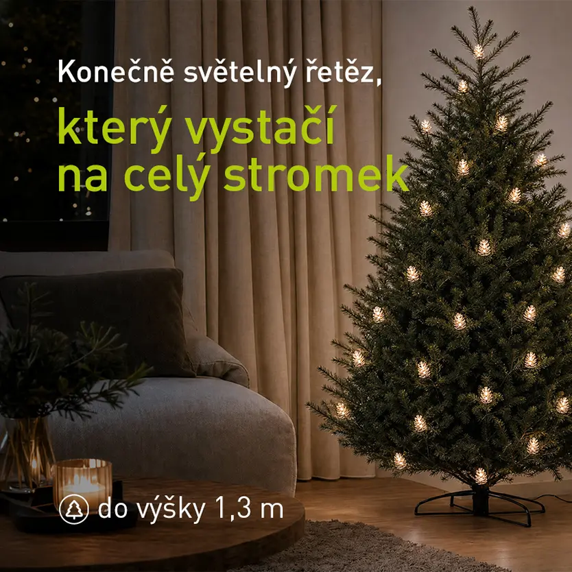 Světelný řetěz RETLUX na vánočním stromečku v obývacím pokoji