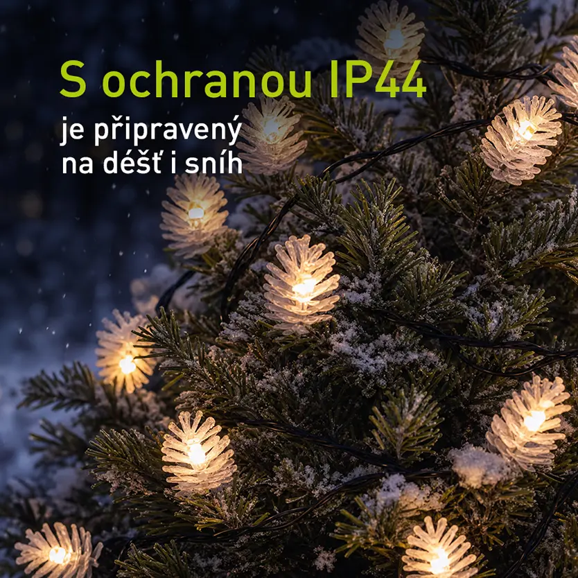 Přiblížený pohled na voděodolný vánoční řetěz na stromečku