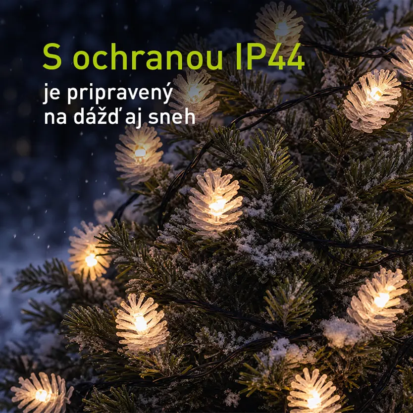 Pribl&iacute;žen&yacute; pohľad na vodoodoln&uacute; vianočn&uacute; reťaz na stromčeku