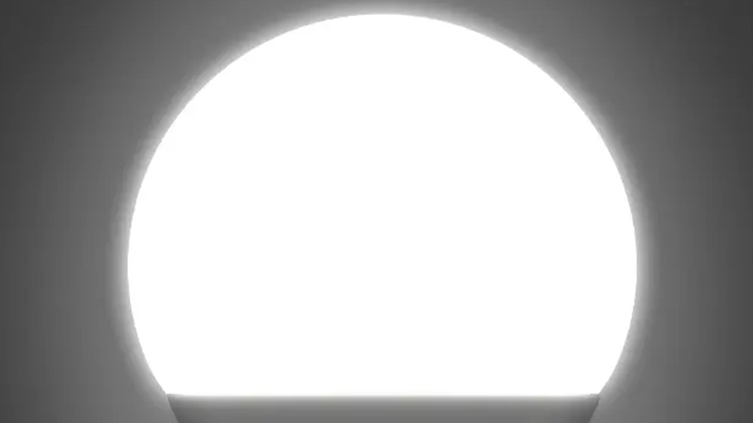LED žárovka Retlux RLL 410 A65 E27 studená bílá v zapnutém stavu
