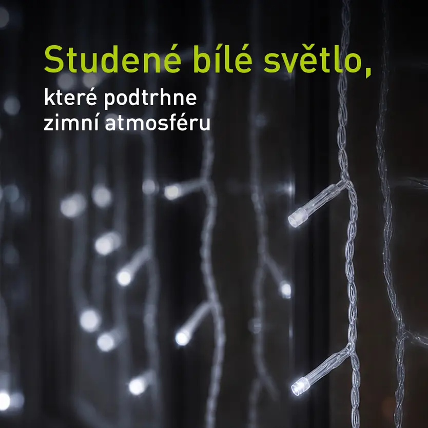 Detailní záběr na LED diody světelného závěsu ve studené bílé barvě