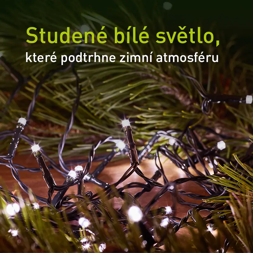 Detailní pohled na studené bílé LED diody vánočního řetězu RETLUX RXL 460