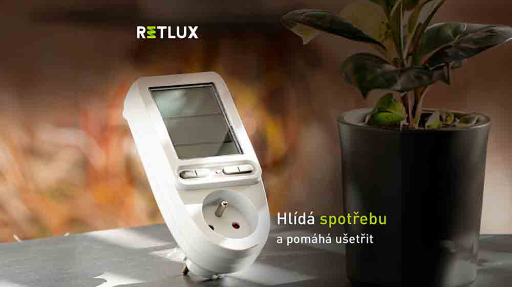 Měřič spotřeby RETLUX RDM 1004 na stolku_04