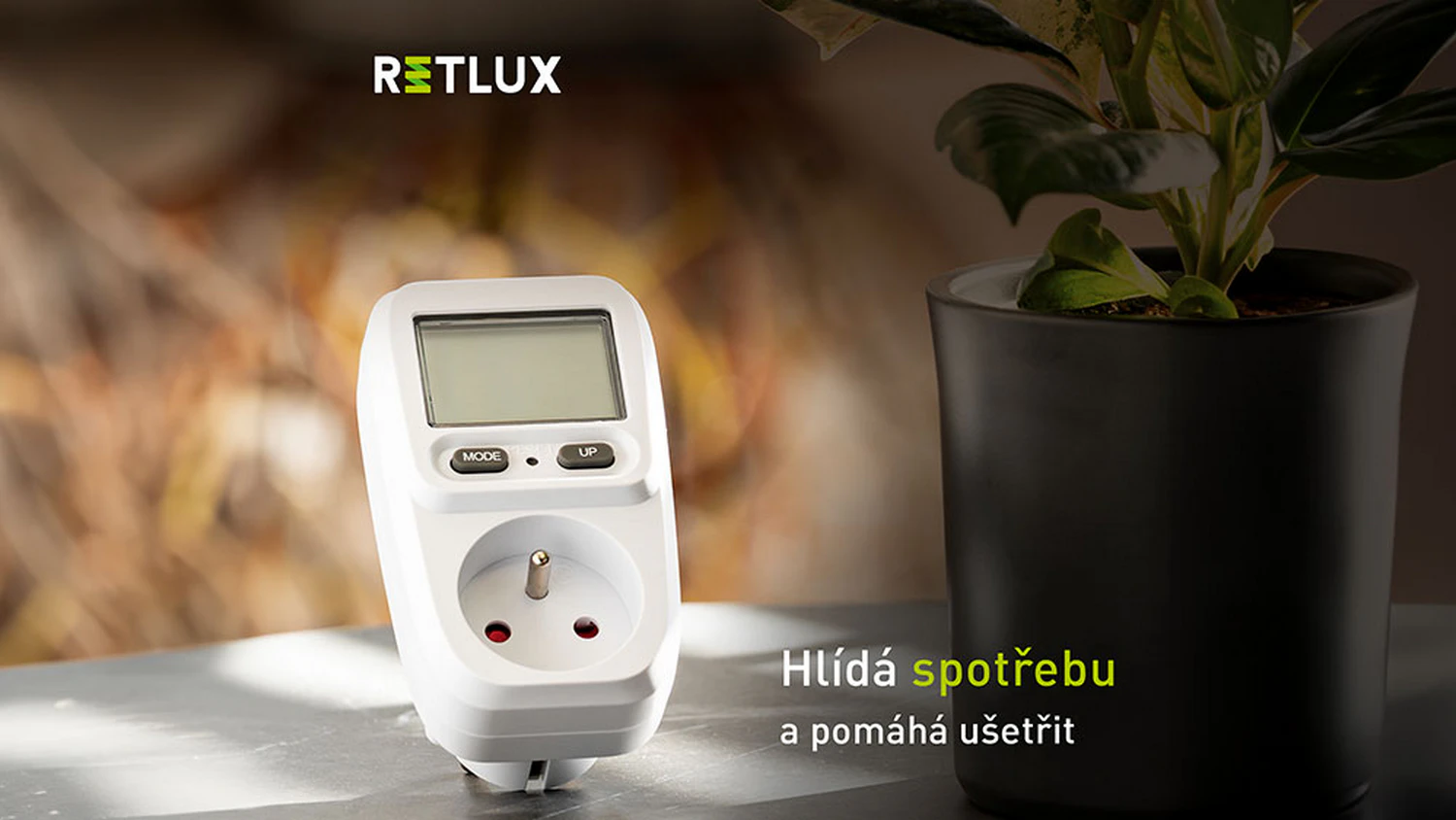 ěřič spotřeby RETLUX RDM 1003 na stolku_04