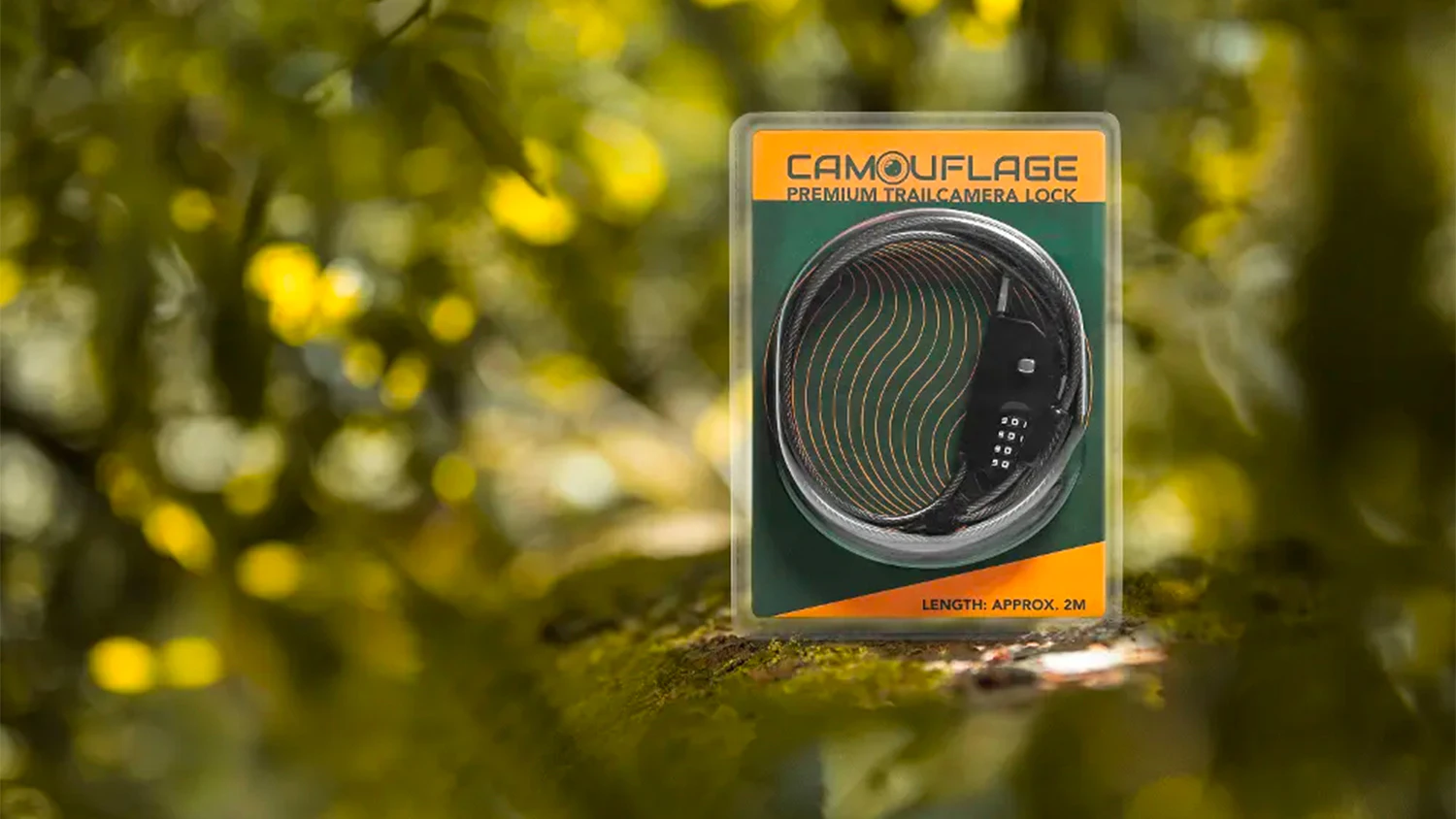 Zámek Camouflage na větvi v přírodě