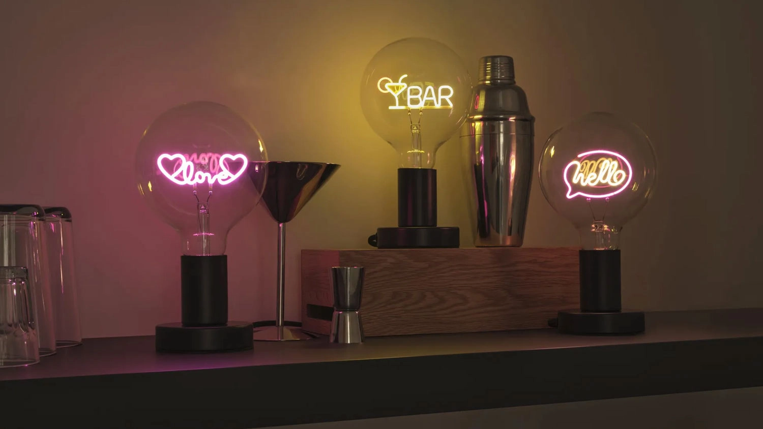 Stoln&aacute; lampa Osram 1906 Letter v zvy&scaron;n&yacute;ch vyhotoveniach