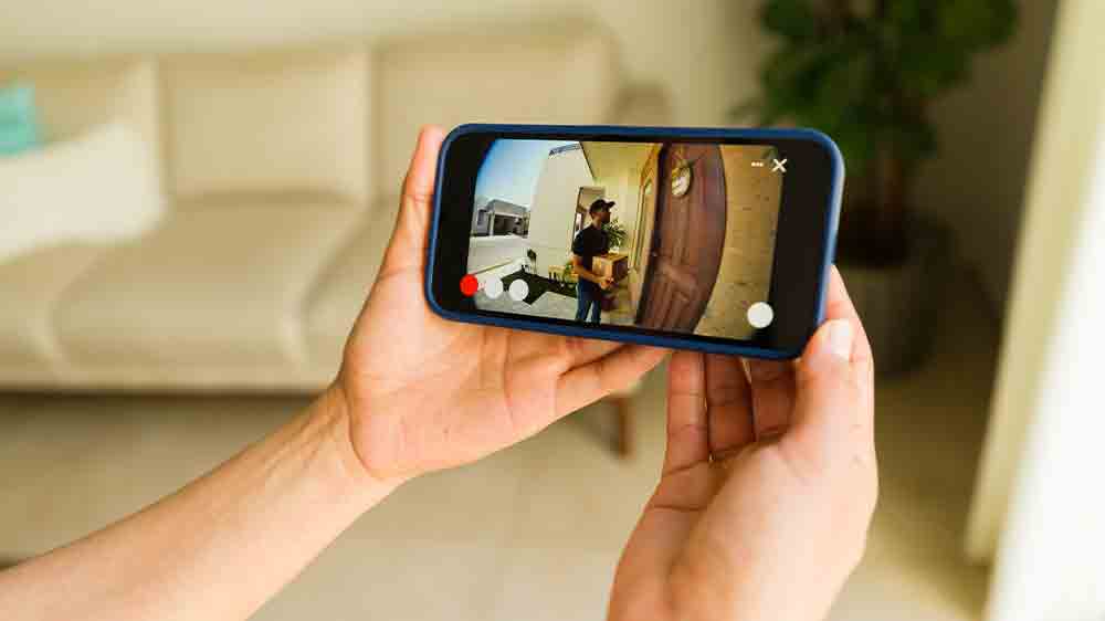 Sledovanie situácie predo dvermi pomocou mobilu_02