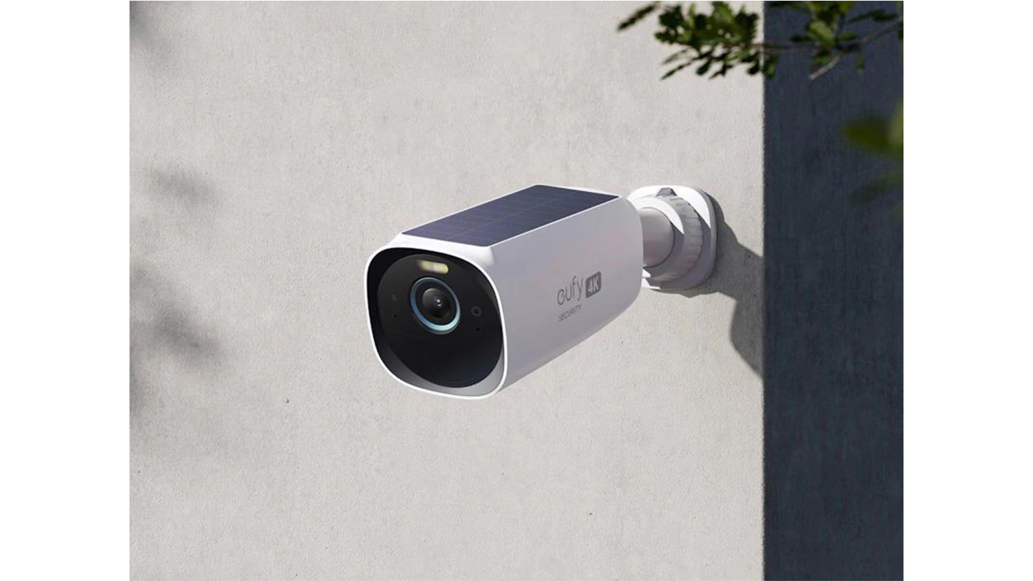 Kamera Anker eufy S330 připevněná na zdi