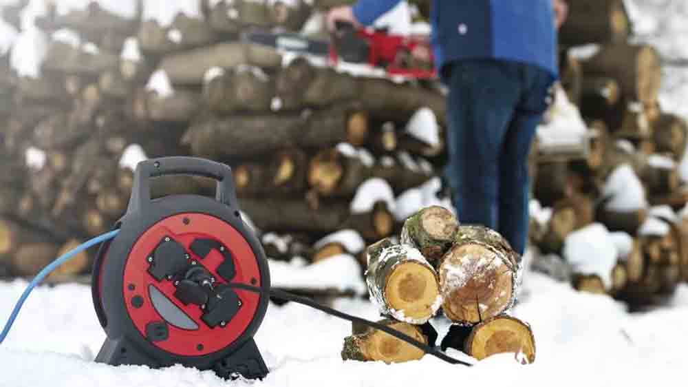 Buben Emos při práci na sněhu_02