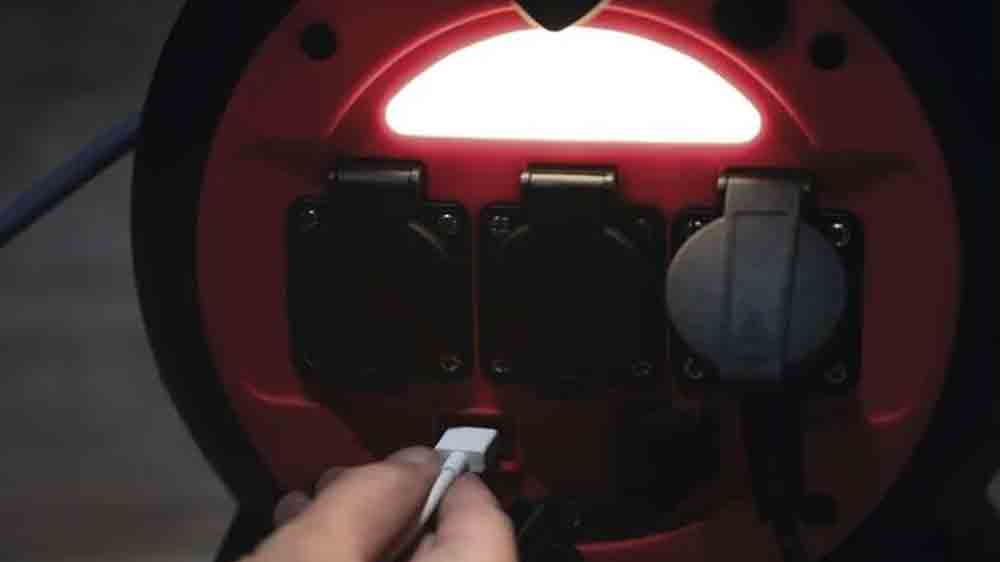 Zapnutý reflektor na bubnu Emos_04