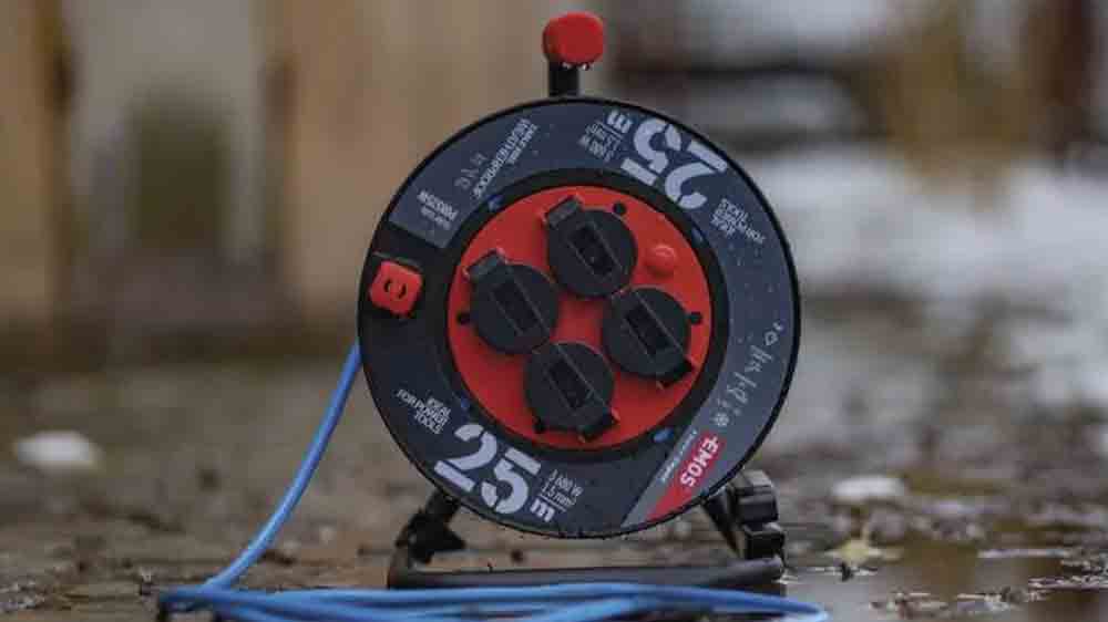 Prodlužovací kabel na bubnu Emos P08525W v dešti_04