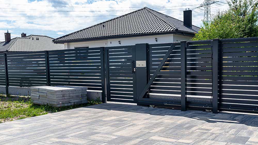 Plot a brána u rodinného domu_02