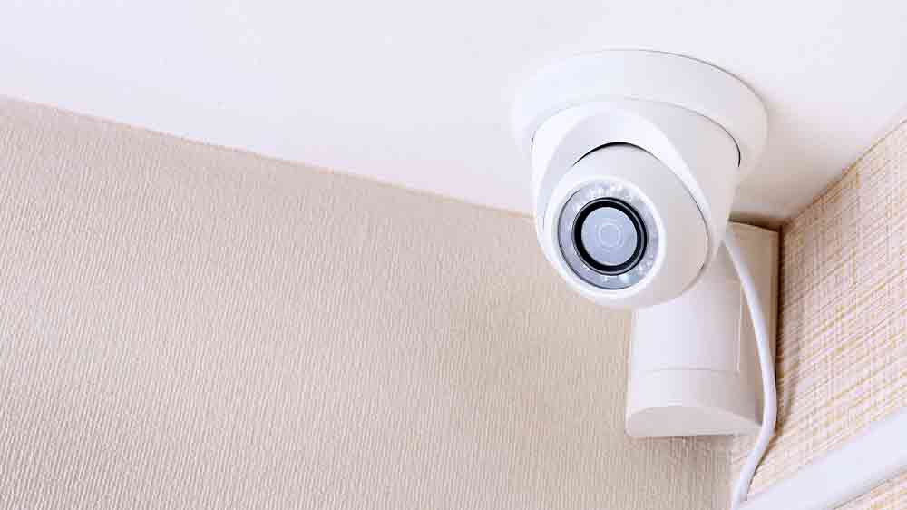 Detektor pohybu na zdi v rohu za kamerou_02