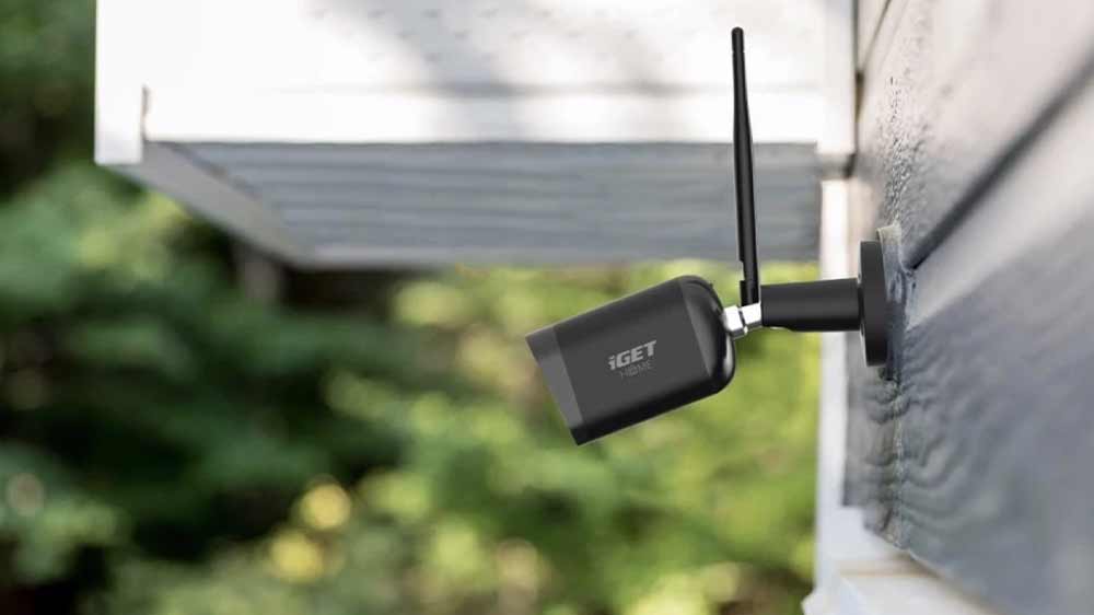 Kamera iGET HOME CS6 vonku na stene_2